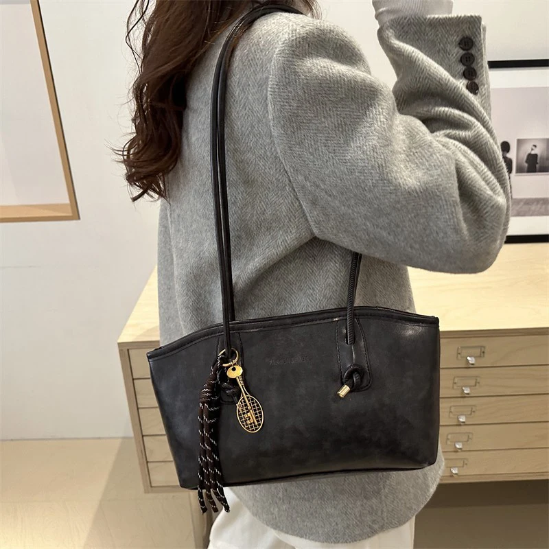 European American Retro Tote Bag, Korean Fashion Shoulder Bags Advanced Simple Handbag New Large Capacity Pendant Versatile Bags - Image 4